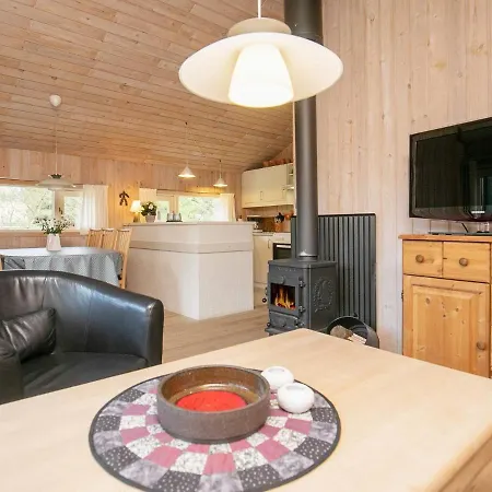 Three-bedroom Holiday In Pandrup 2 * Rødhus
