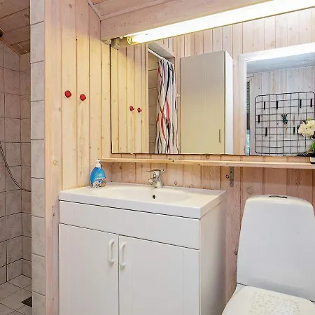 Three-bedroom Holiday In Pandrup 2 *